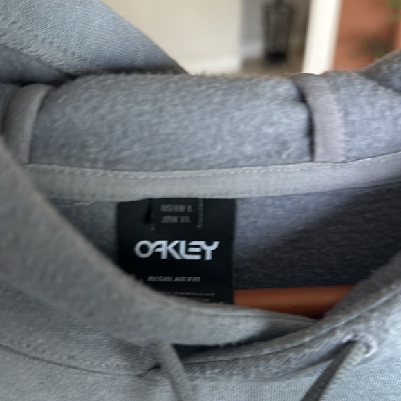 Oakley Hoodie Size Large Worn Once Like New! - Picture 9 of 10